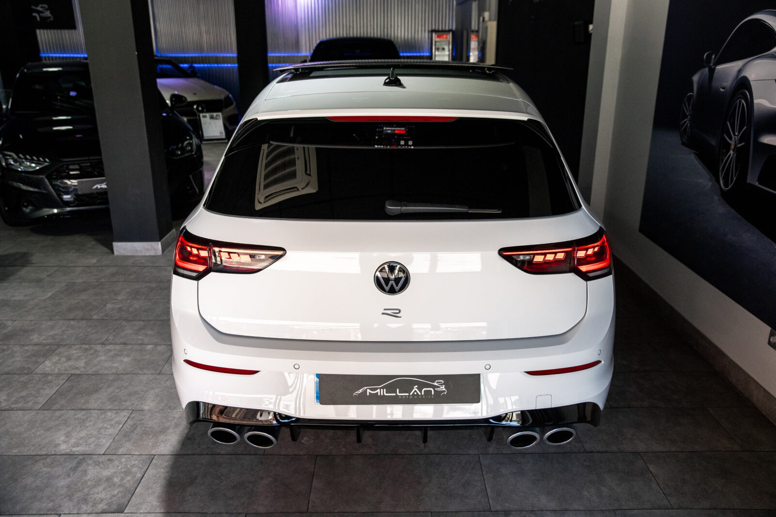 VOLKSWAGEN Golf R