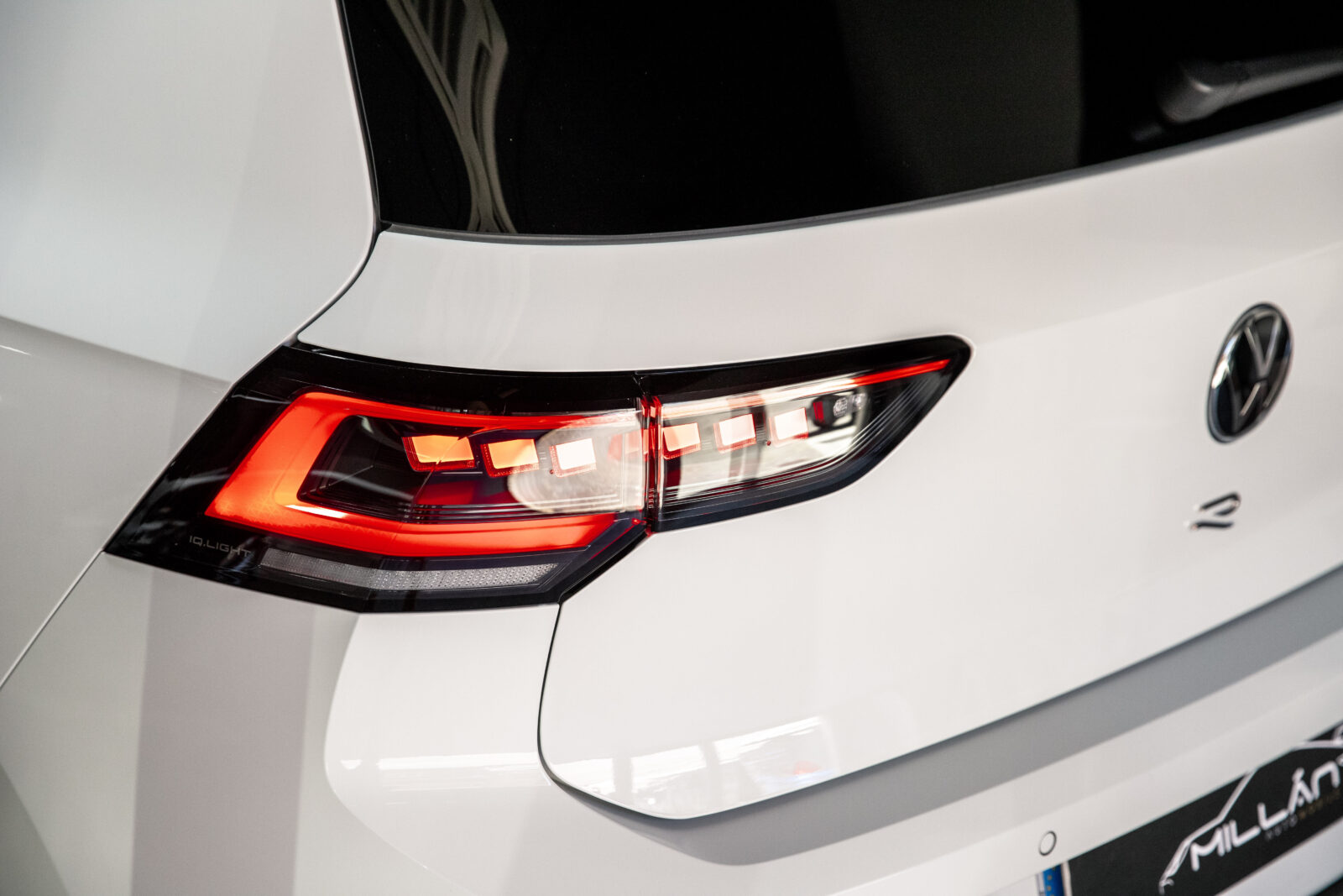 VOLKSWAGEN Golf R