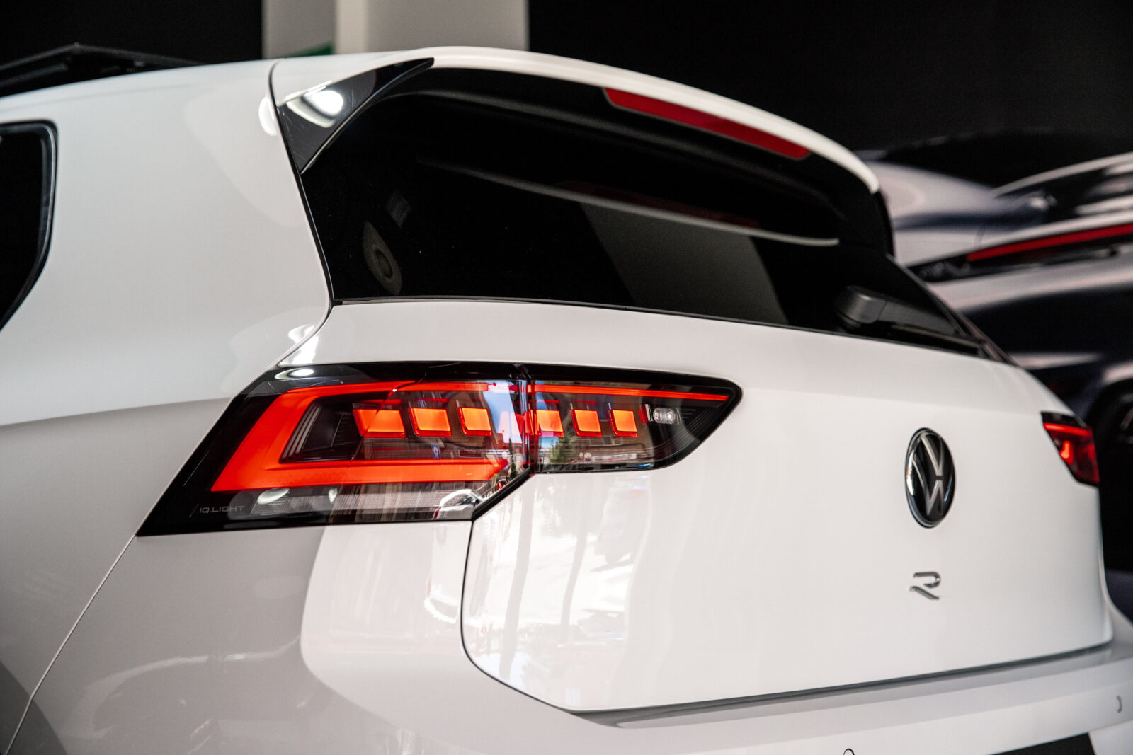 VOLKSWAGEN Golf R