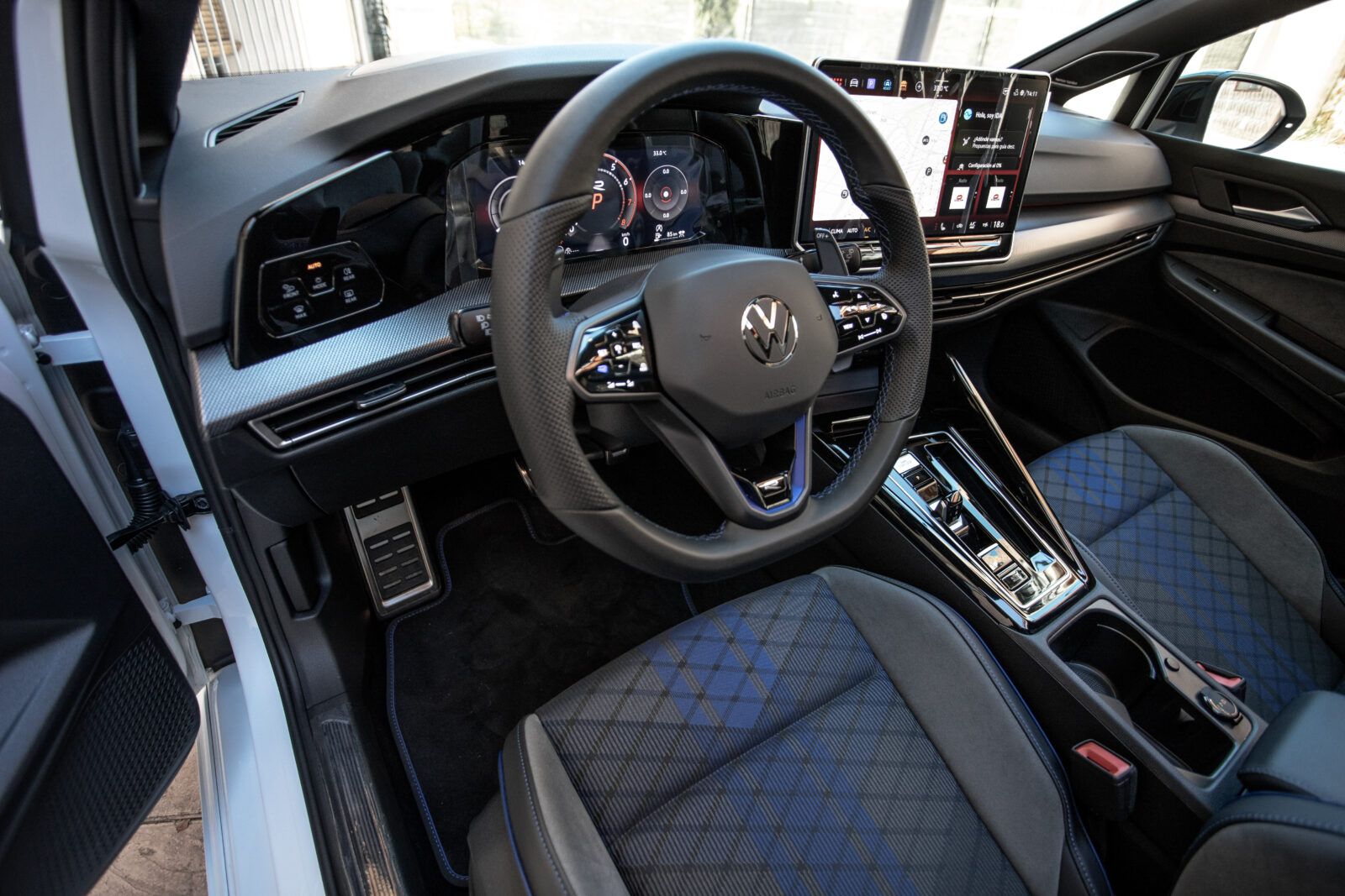 VOLKSWAGEN Golf R
