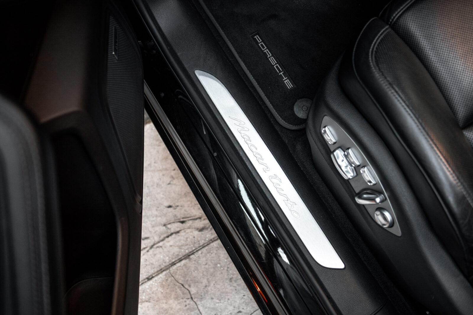 PORSCHE Macan Turbo