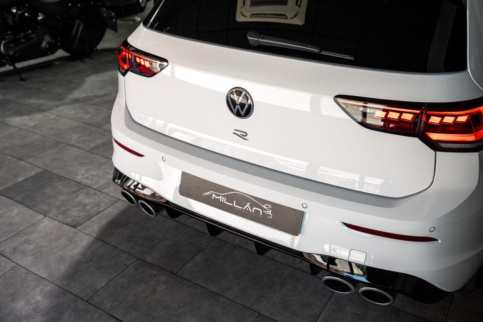 VOLKSWAGEN Golf R