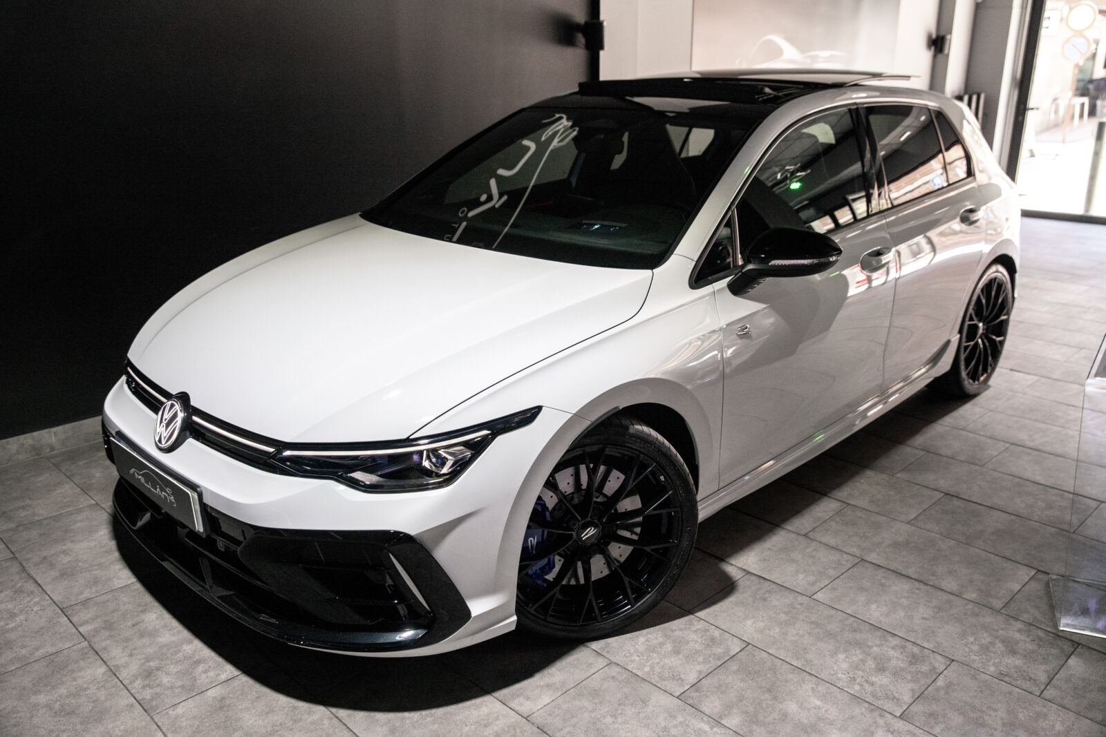 VOLKSWAGEN Golf R