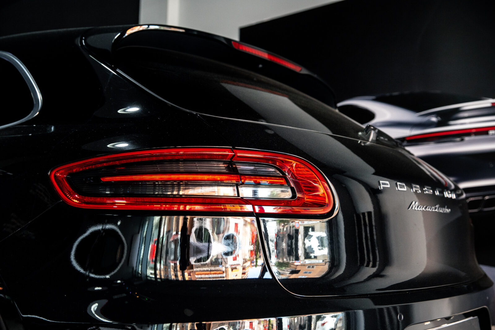 PORSCHE Macan Turbo