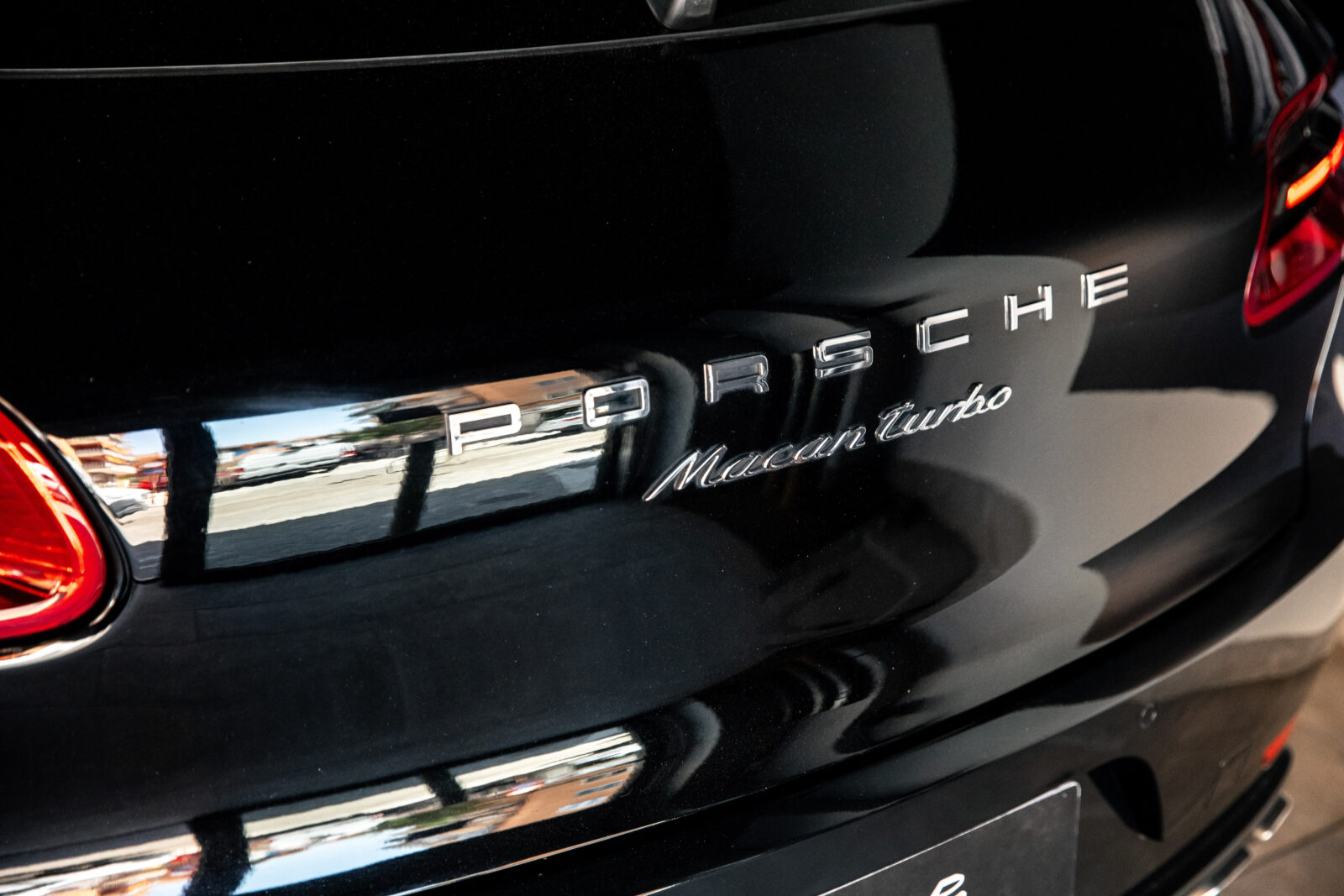 PORSCHE Macan Turbo