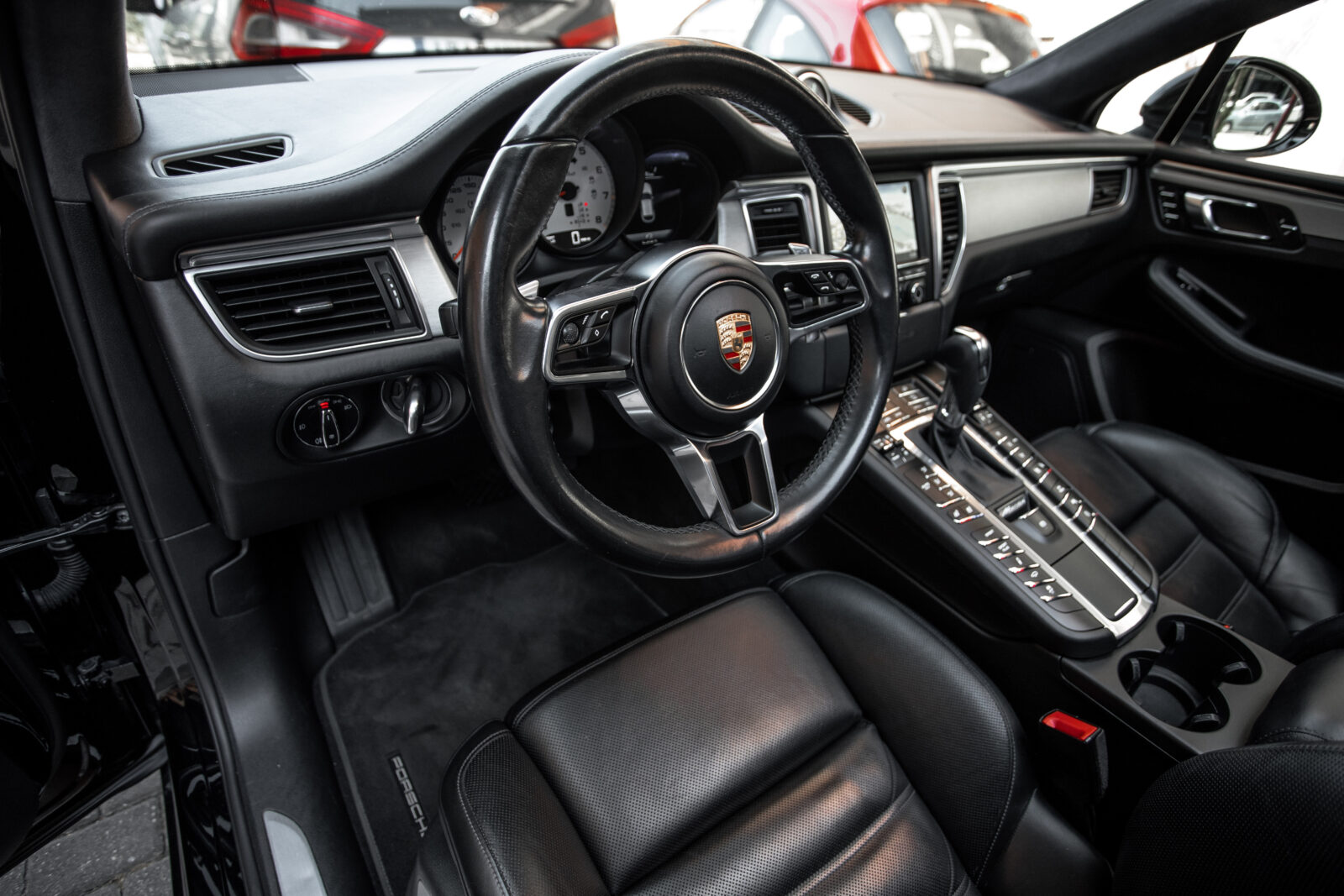 PORSCHE Macan Turbo