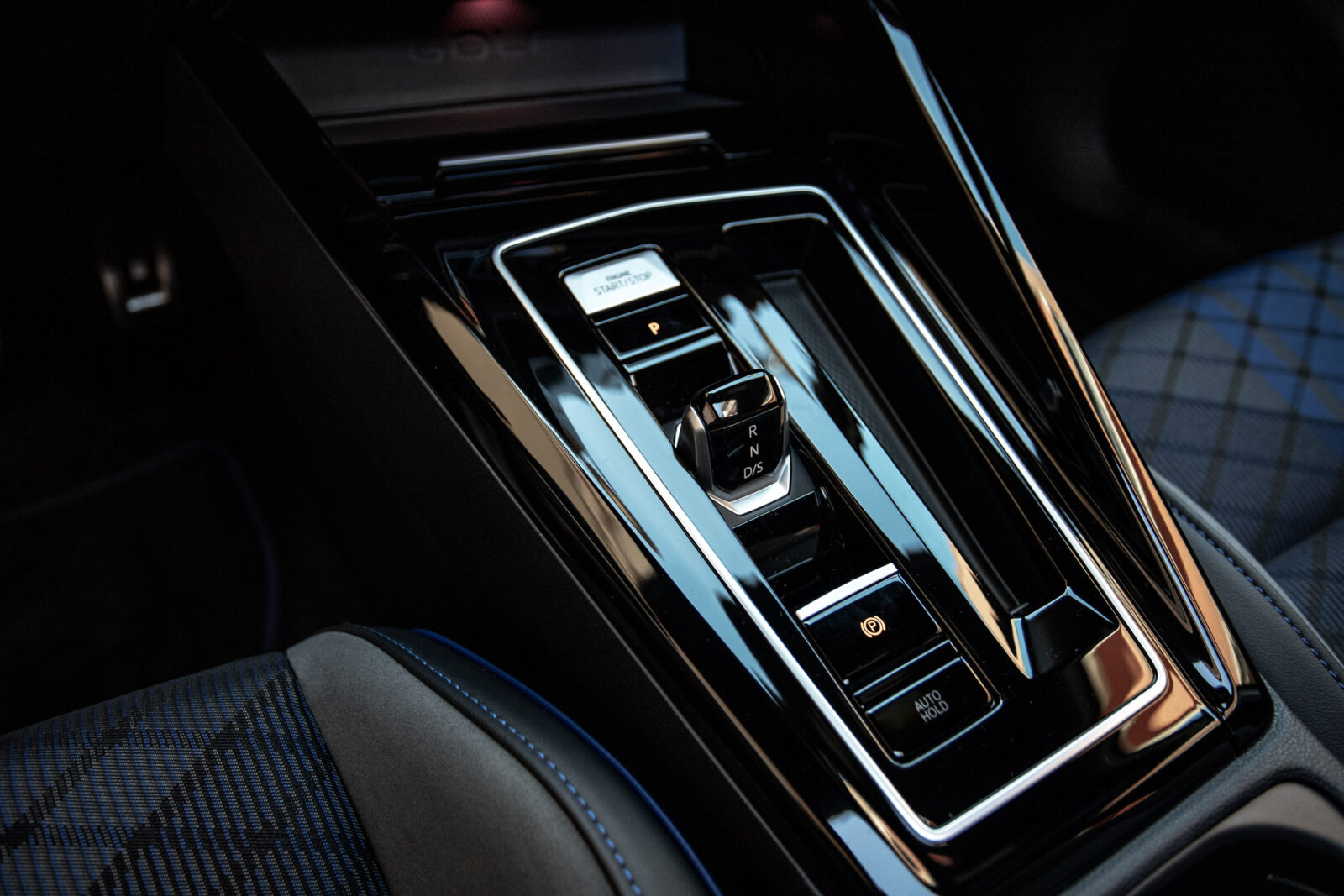 VOLKSWAGEN Golf R