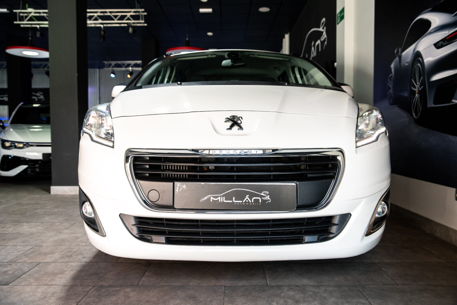 PEUGEOT 5008 PEUGEOT 3008 Style 1.6 BlueHDI 120 EAT6