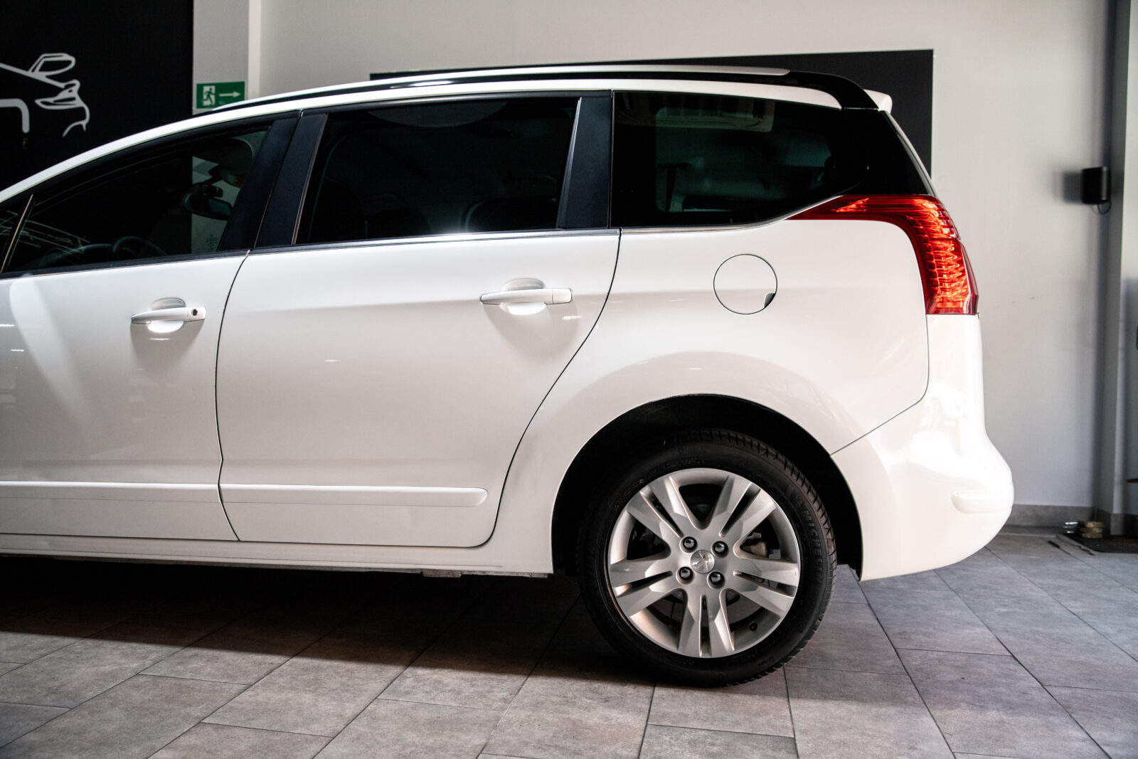 PEUGEOT 5008 PEUGEOT 3008 Style 1.6 BlueHDI 120 EAT6