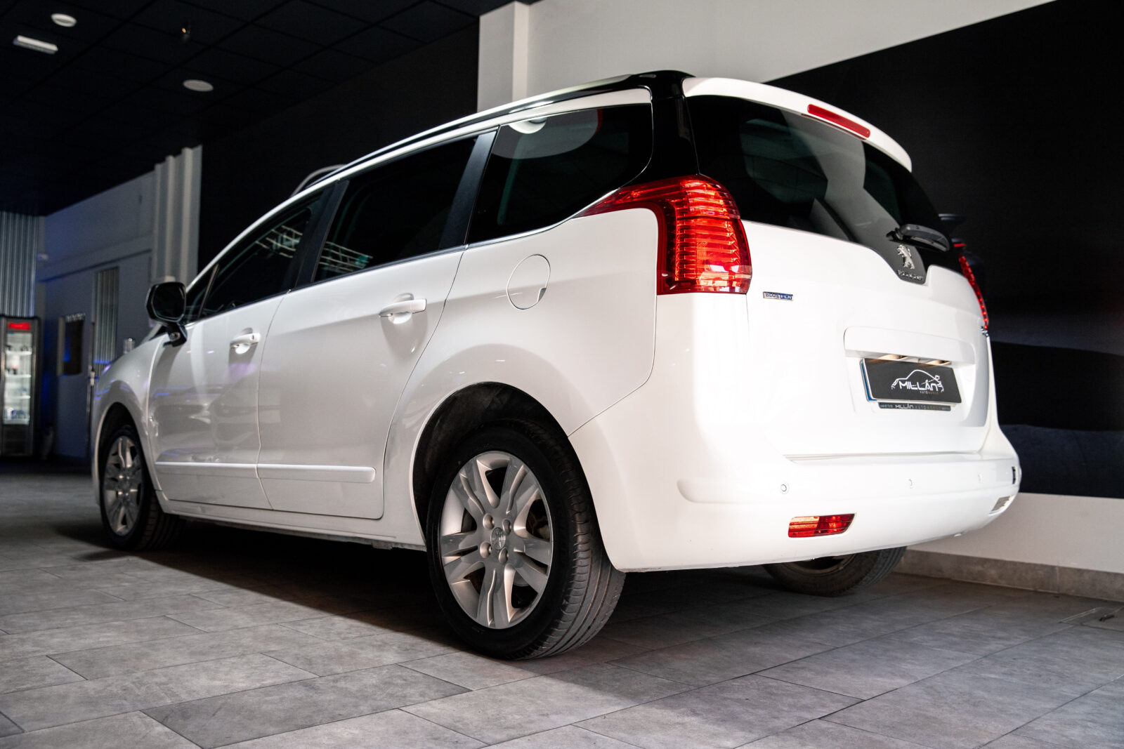 PEUGEOT 5008 PEUGEOT 3008 Style 1.6 BlueHDI 120 EAT6
