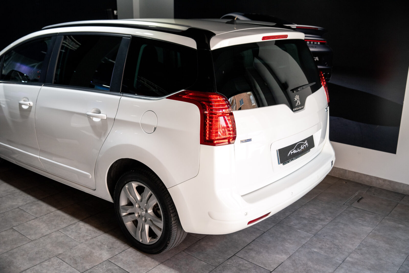 PEUGEOT 5008 PEUGEOT 3008 Style 1.6 BlueHDI 120 EAT6