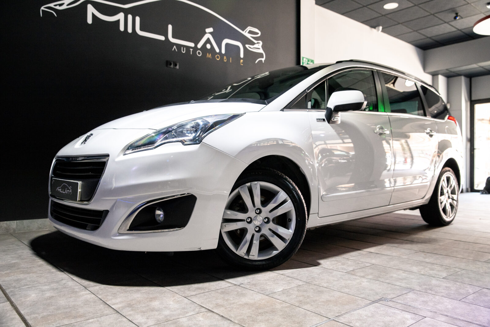 PEUGEOT 5008 PEUGEOT 3008 Style 1.6 BlueHDI 120 EAT6