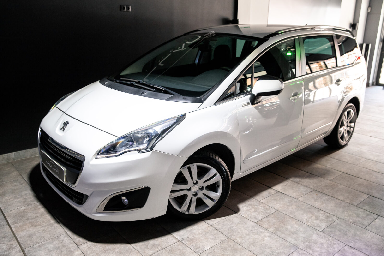PEUGEOT 5008 PEUGEOT 3008 Style 1.6 BlueHDI 120 EAT6
