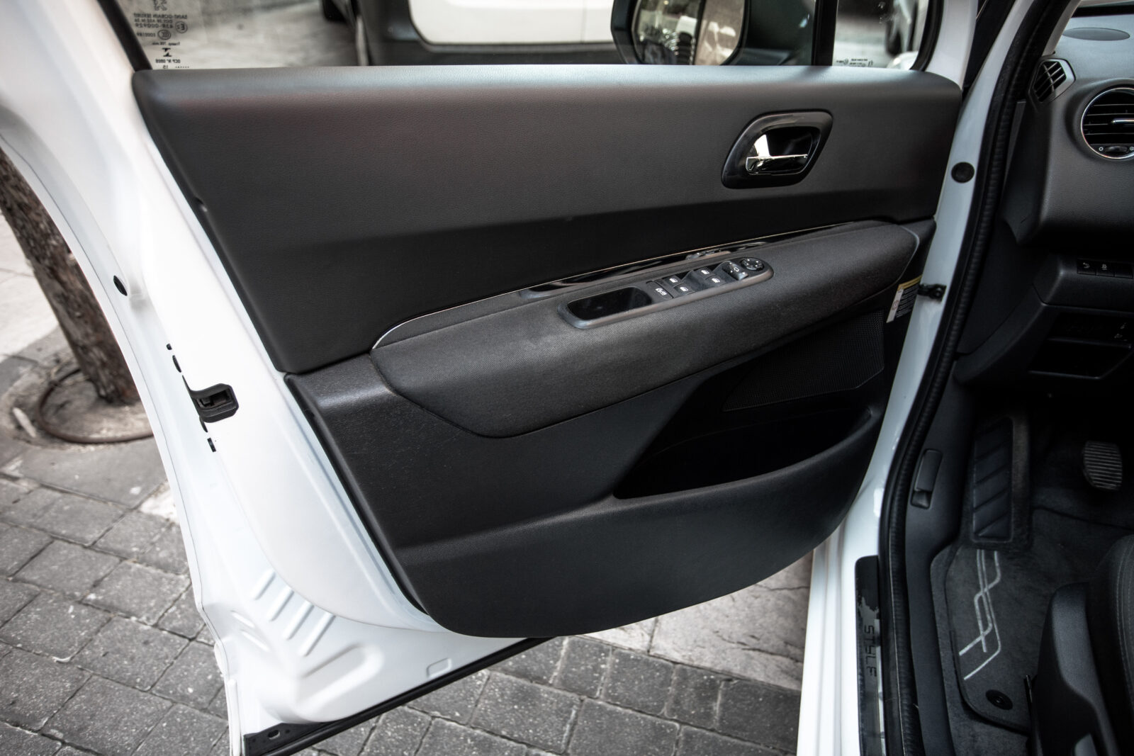PEUGEOT 5008 PEUGEOT 3008 Style 1.6 BlueHDI 120 EAT6