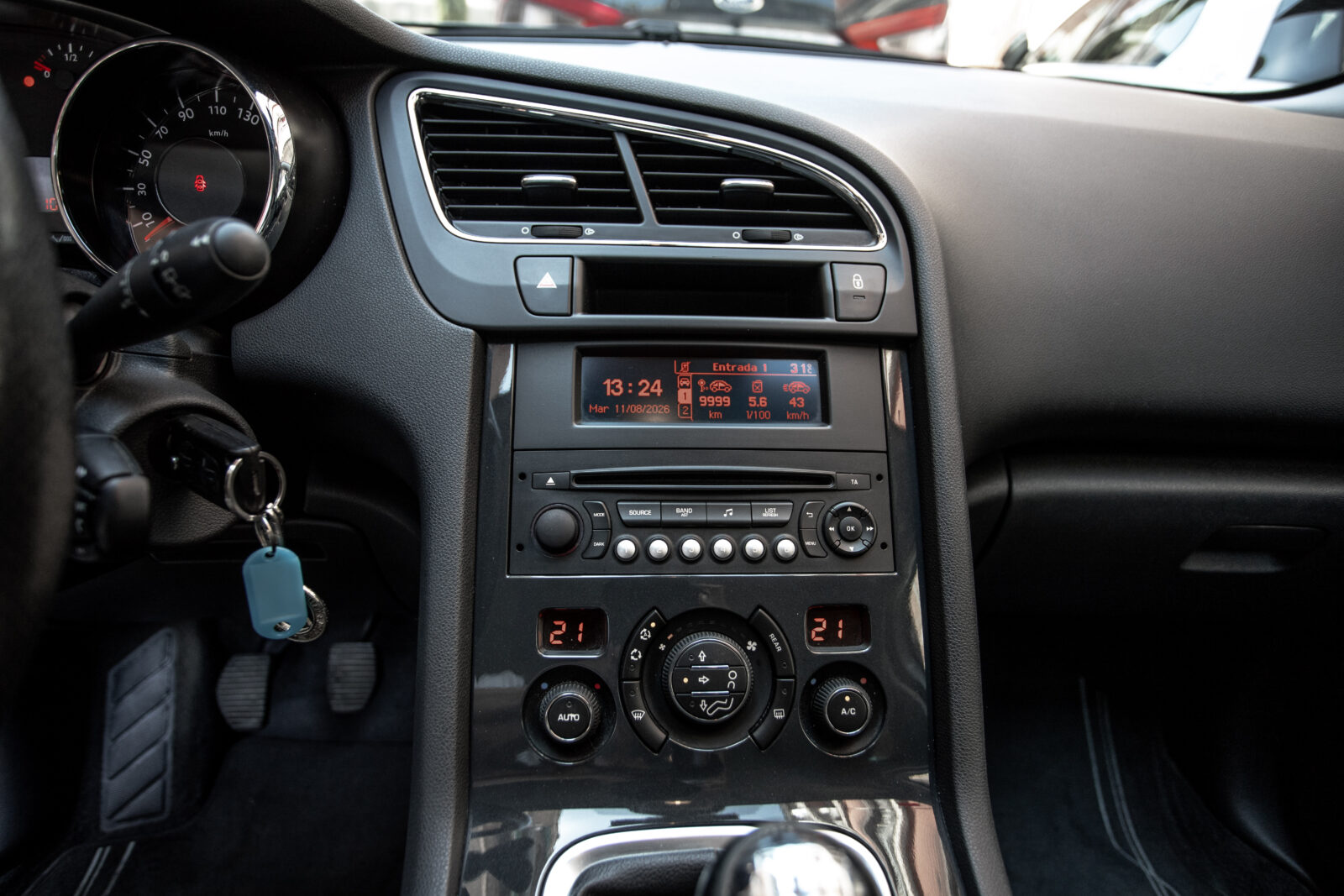 PEUGEOT 5008 PEUGEOT 3008 Style 1.6 BlueHDI 120 EAT6