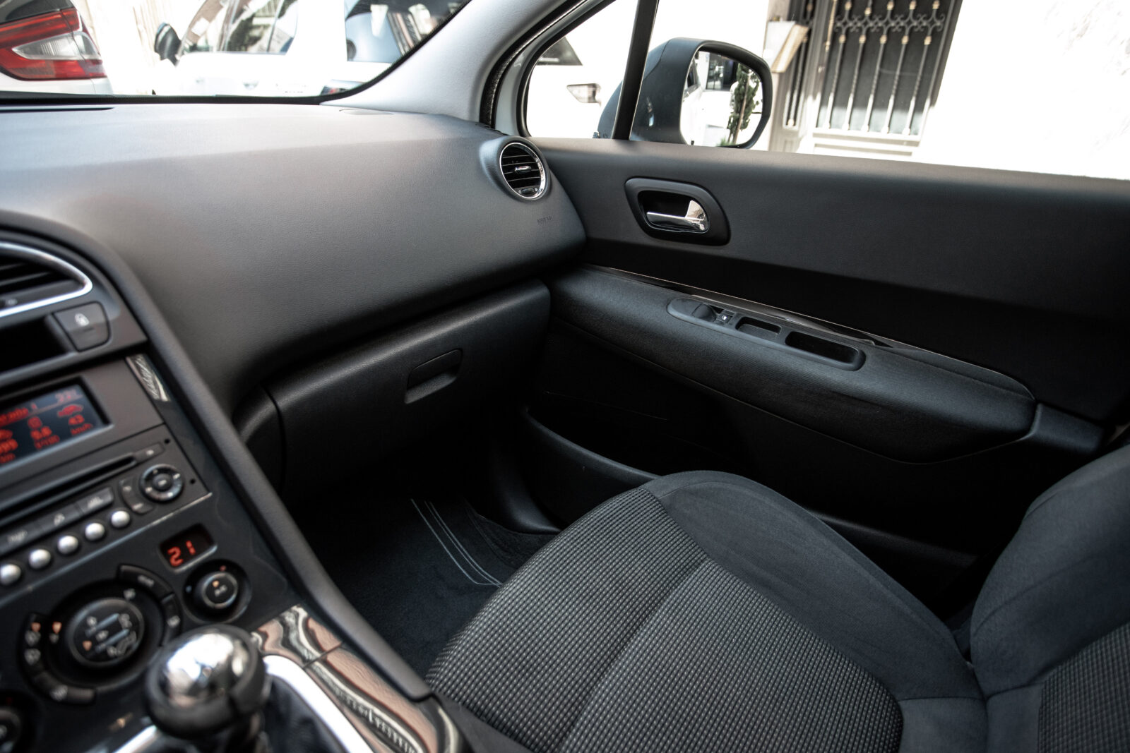 PEUGEOT 5008 PEUGEOT 3008 Style 1.6 BlueHDI 120 EAT6