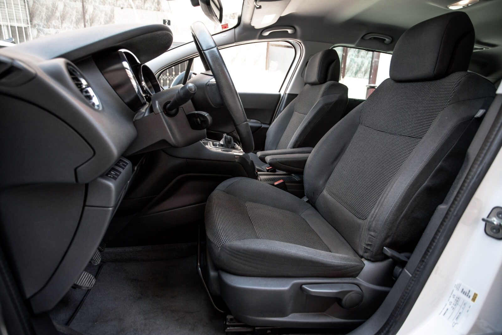 PEUGEOT 5008 PEUGEOT 3008 Style 1.6 BlueHDI 120 EAT6