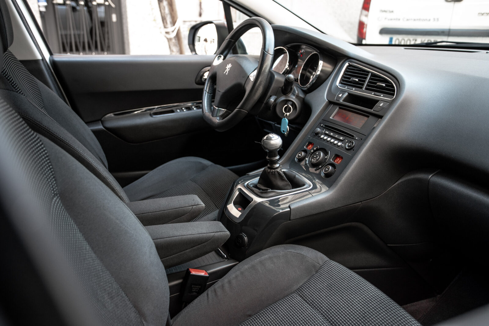 PEUGEOT 5008 PEUGEOT 3008 Style 1.6 BlueHDI 120 EAT6