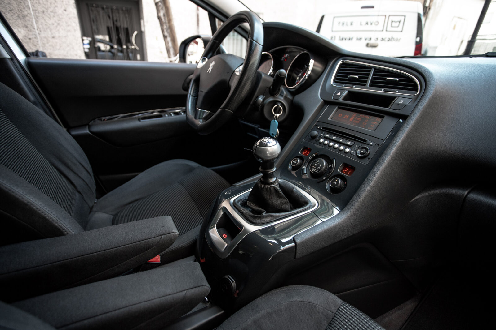 PEUGEOT 5008 PEUGEOT 3008 Style 1.6 BlueHDI 120 EAT6