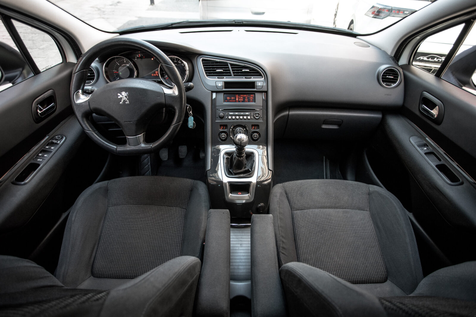 PEUGEOT 5008 PEUGEOT 3008 Style 1.6 BlueHDI 120 EAT6