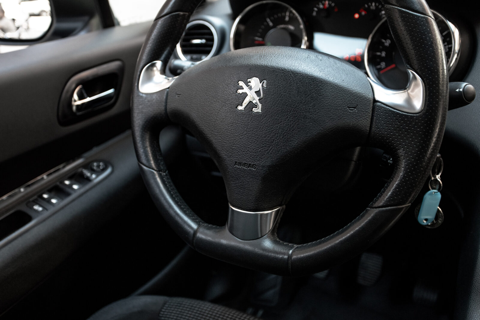 PEUGEOT 5008 PEUGEOT 3008 Style 1.6 BlueHDI 120 EAT6