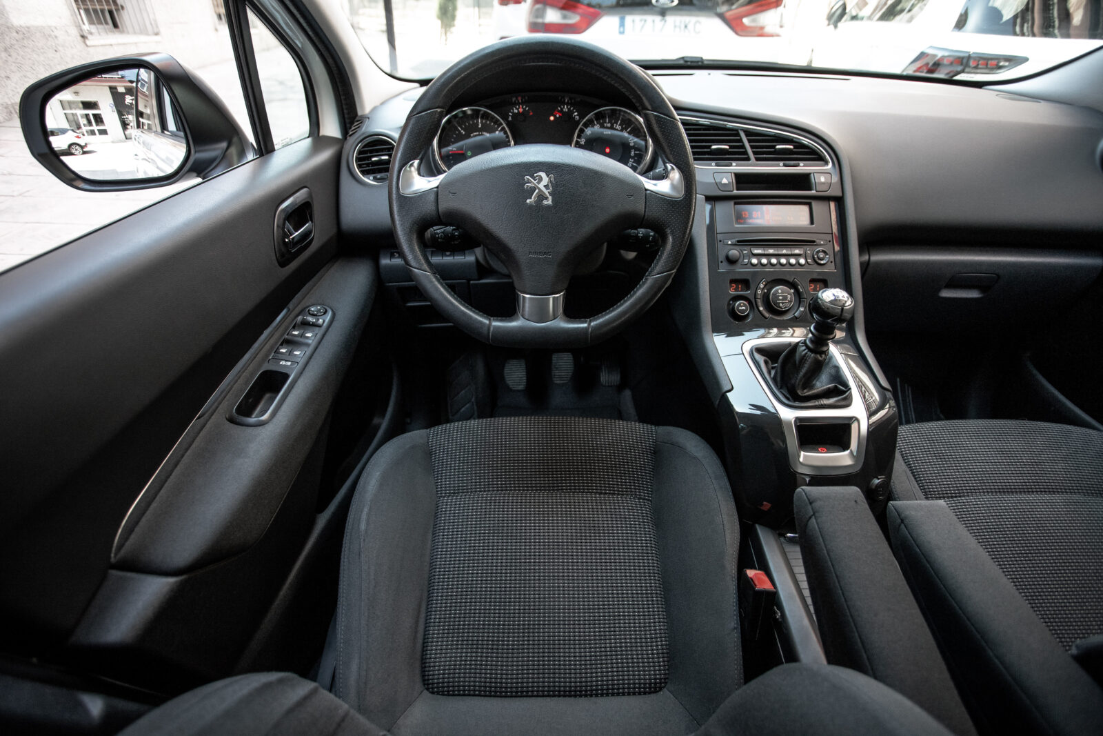 PEUGEOT 5008 PEUGEOT 3008 Style 1.6 BlueHDI 120 EAT6