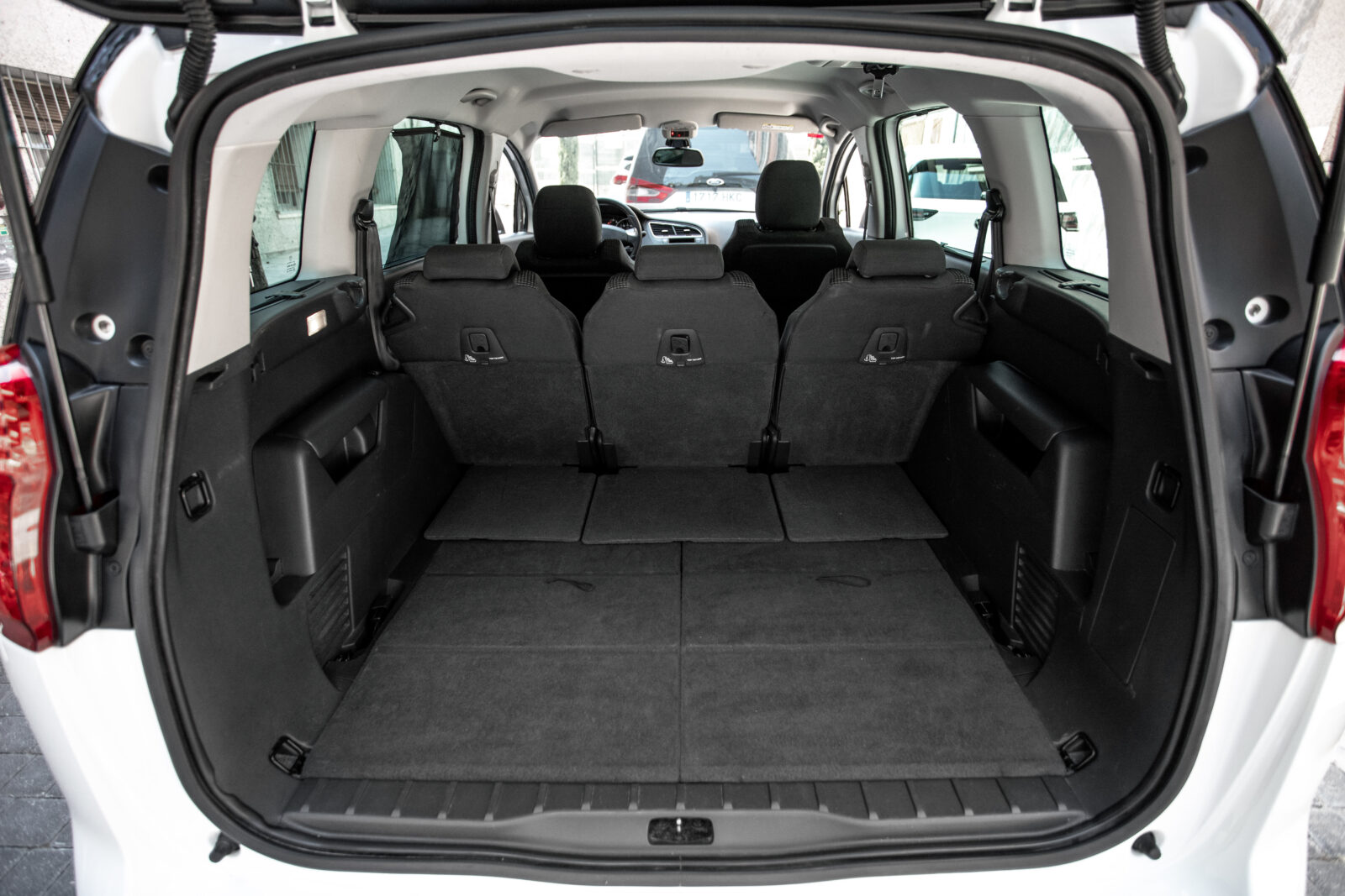 PEUGEOT 5008 PEUGEOT 3008 Style 1.6 BlueHDI 120 EAT6