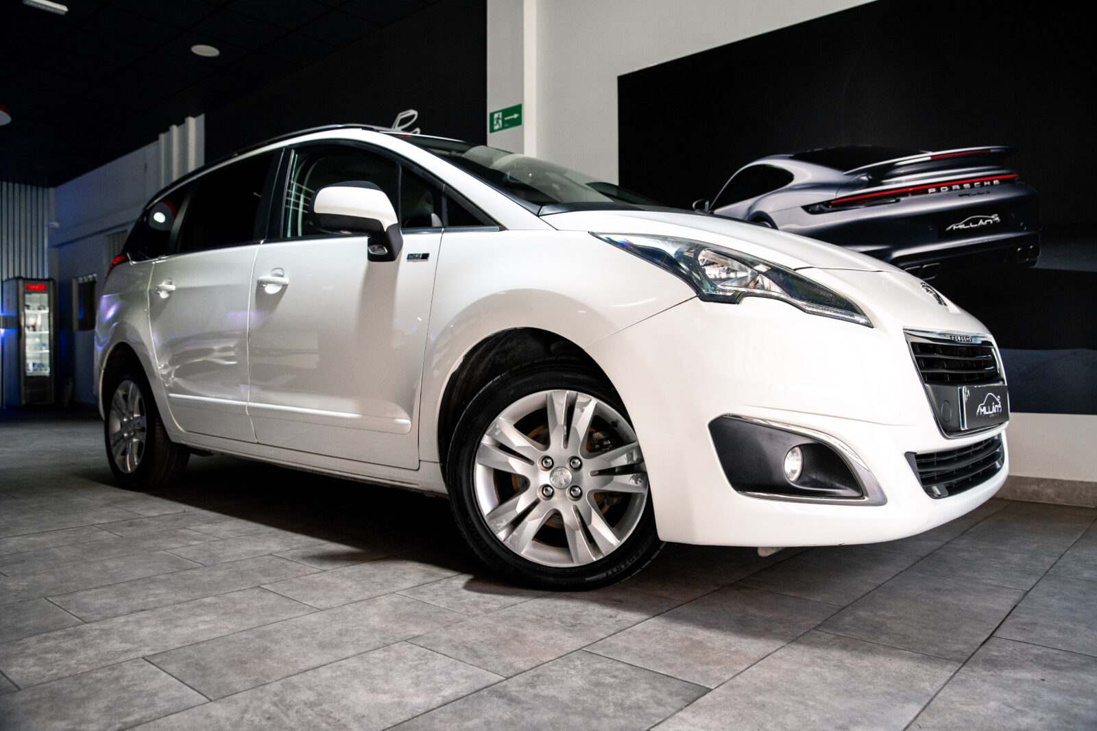 PEUGEOT 5008 PEUGEOT 3008 Style 1.6 BlueHDI 120 EAT6