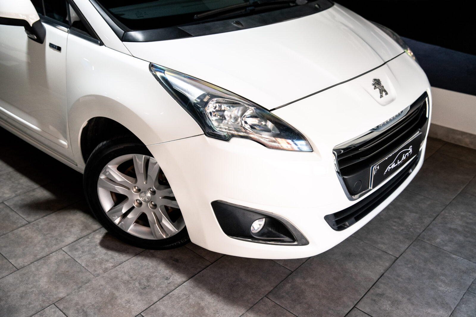 PEUGEOT 5008 PEUGEOT 3008 Style 1.6 BlueHDI 120 EAT6