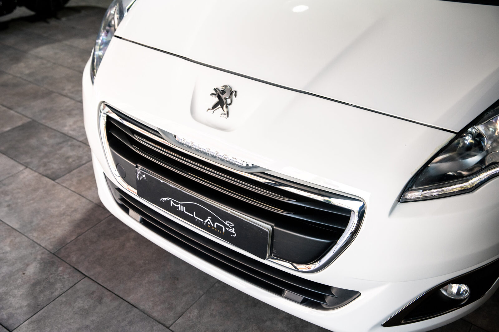 PEUGEOT 5008 PEUGEOT 3008 Style 1.6 BlueHDI 120 EAT6