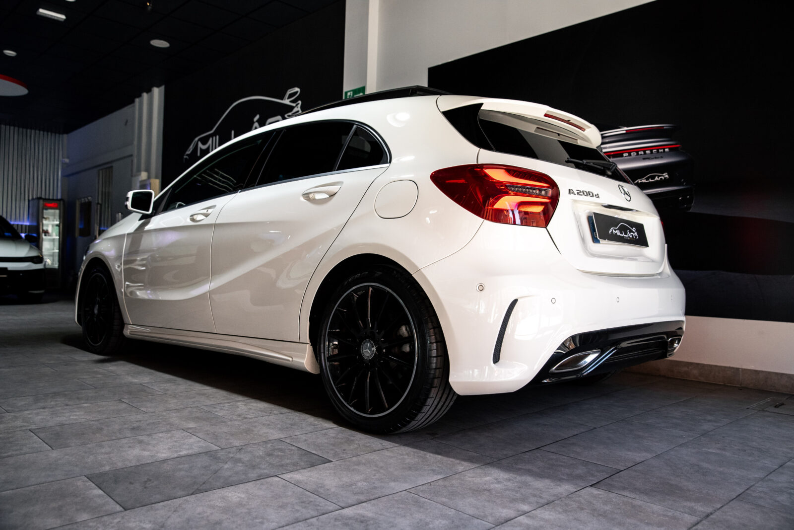 MERCEDES-BENZ A 200d AMG