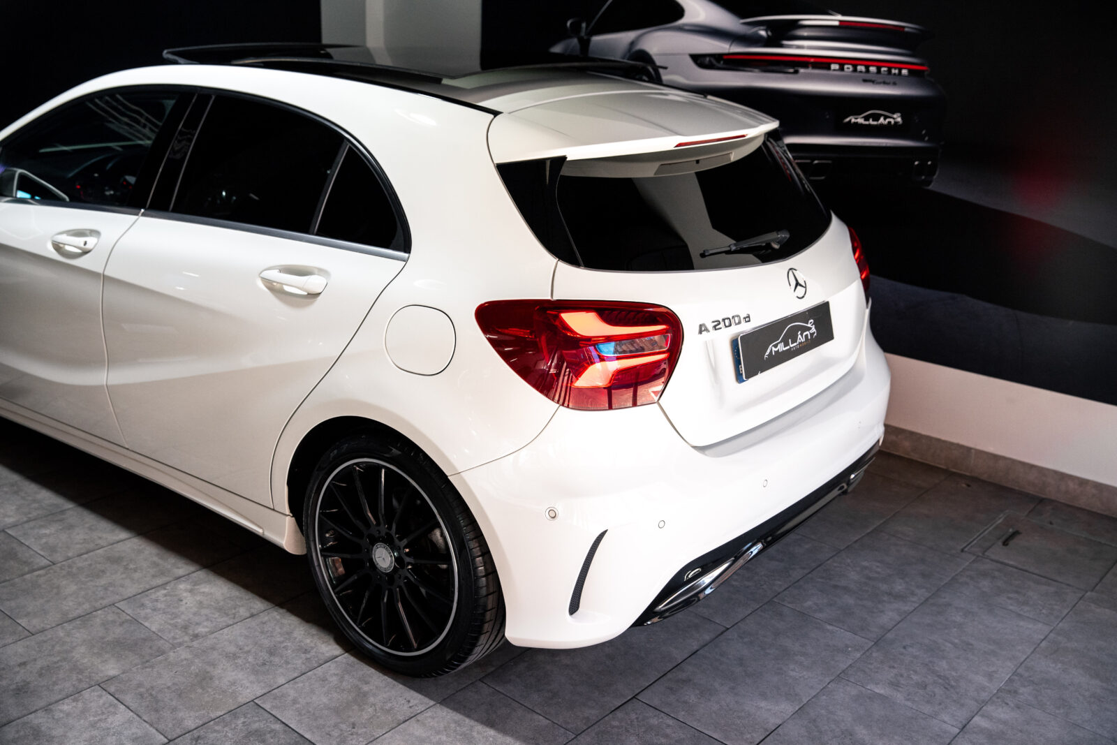 MERCEDES-BENZ A 200d AMG