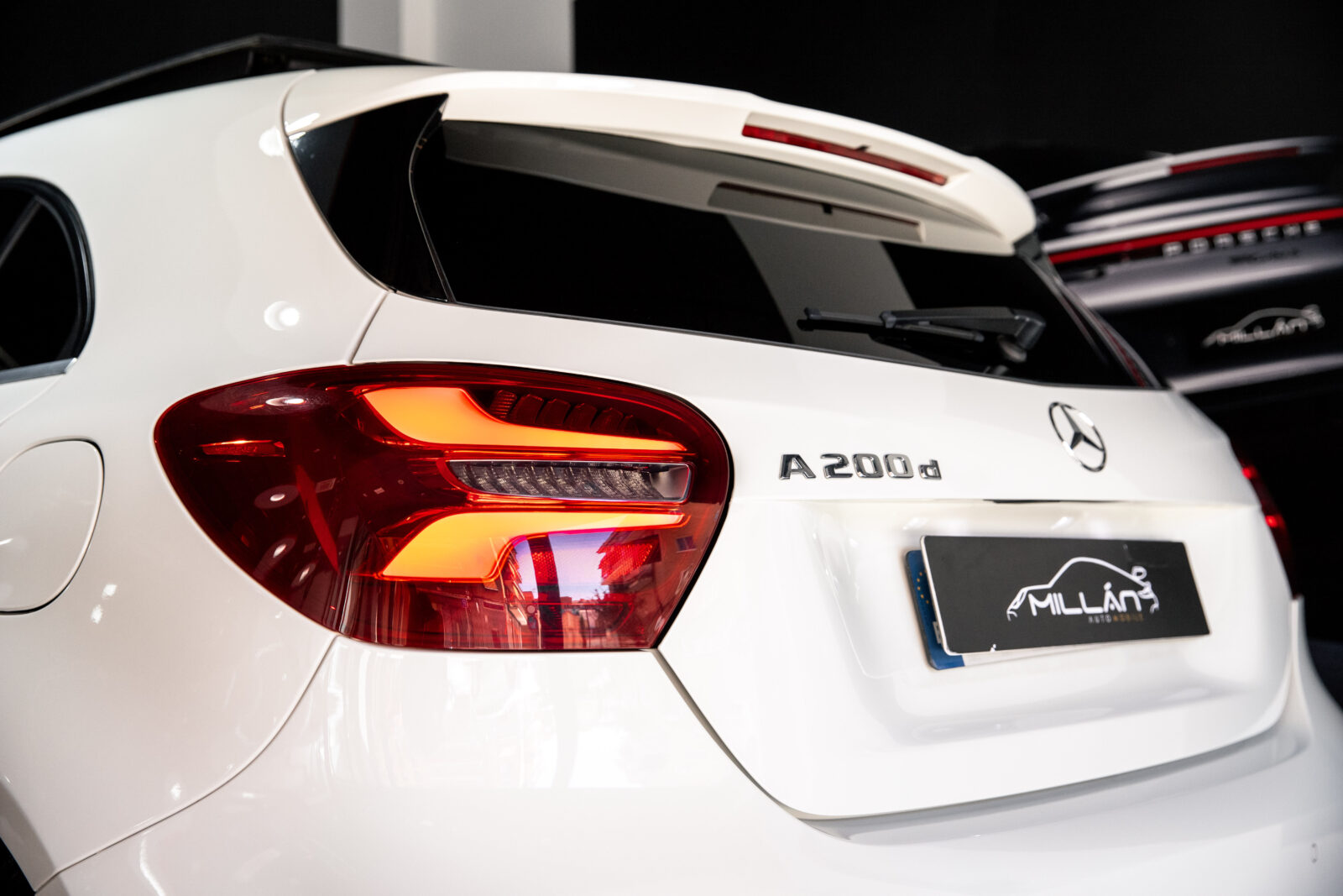 MERCEDES-BENZ A 200d AMG