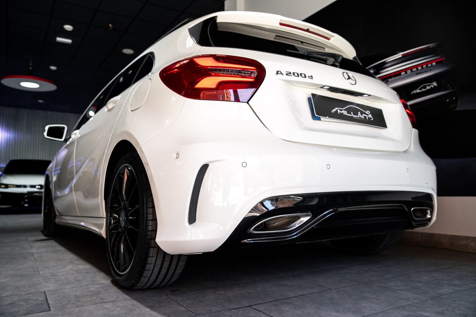 MERCEDES-BENZ A 200d AMG