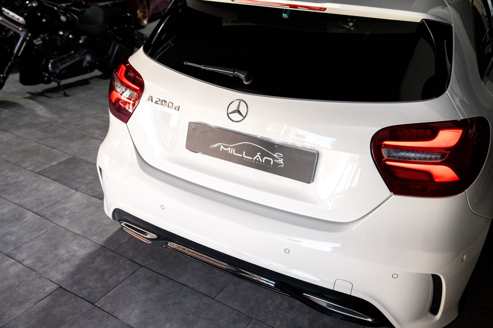 MERCEDES-BENZ A 200d AMG