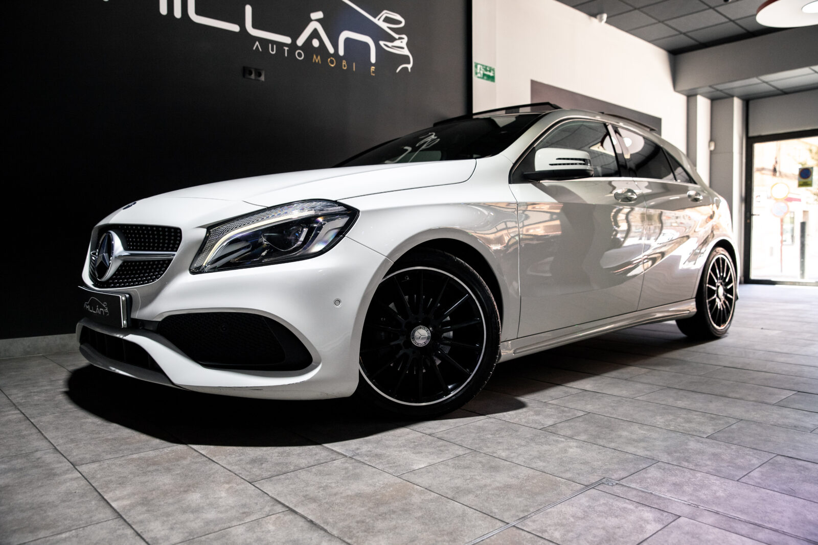 MERCEDES-BENZ A 200d AMG