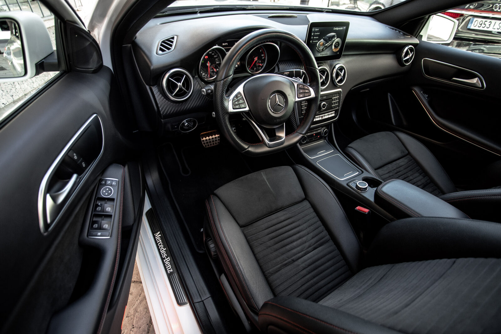 MERCEDES-BENZ A 200d AMG