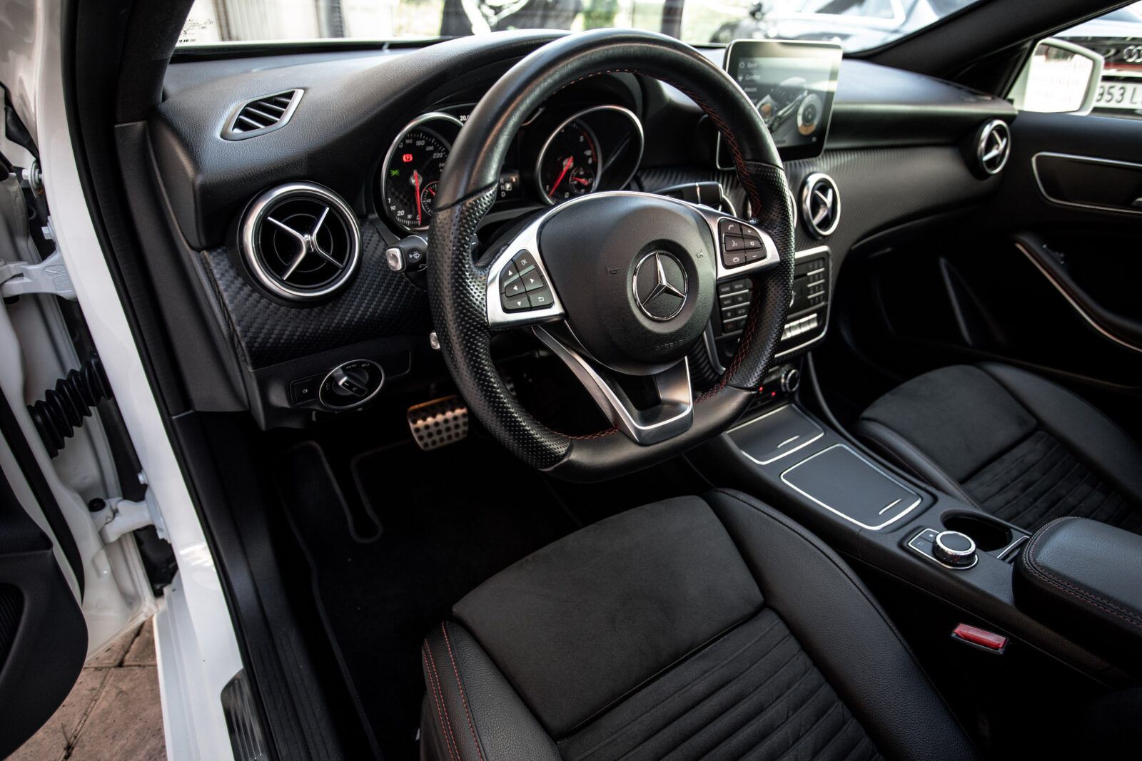 MERCEDES-BENZ A 200d AMG