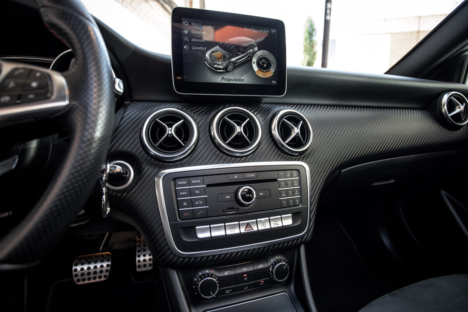 MERCEDES-BENZ A 200d AMG