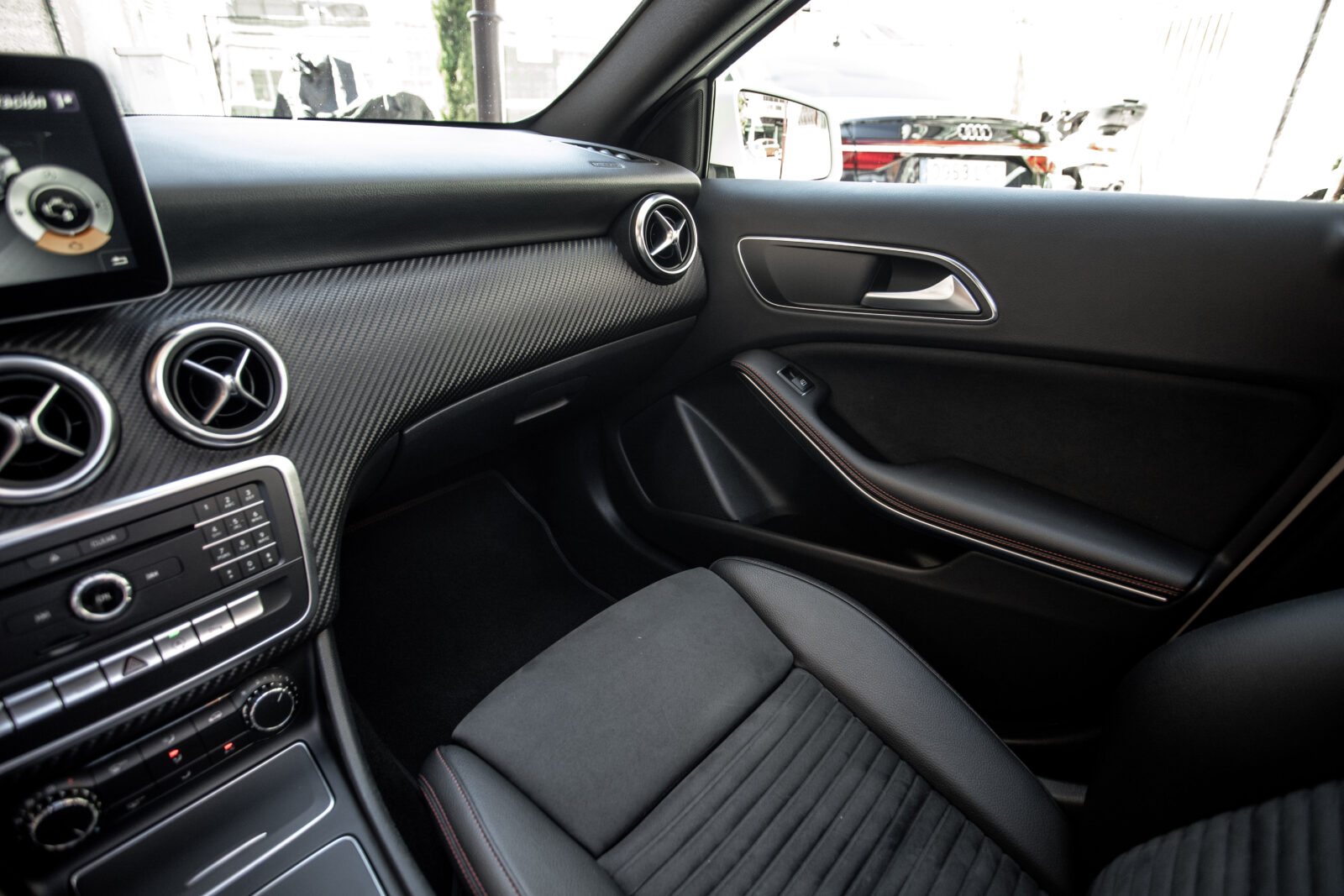 MERCEDES-BENZ A 200d AMG