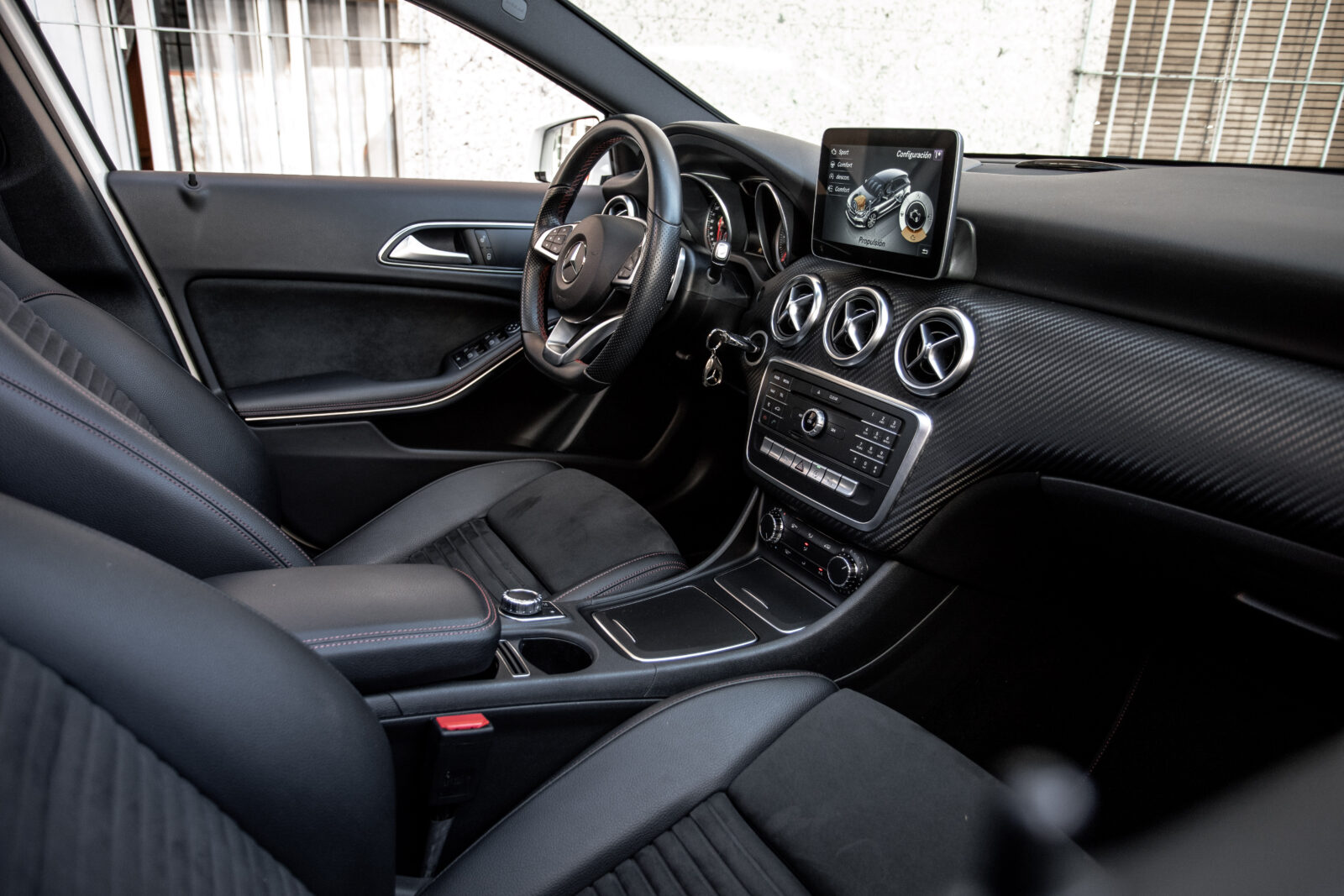 MERCEDES-BENZ A 200d AMG