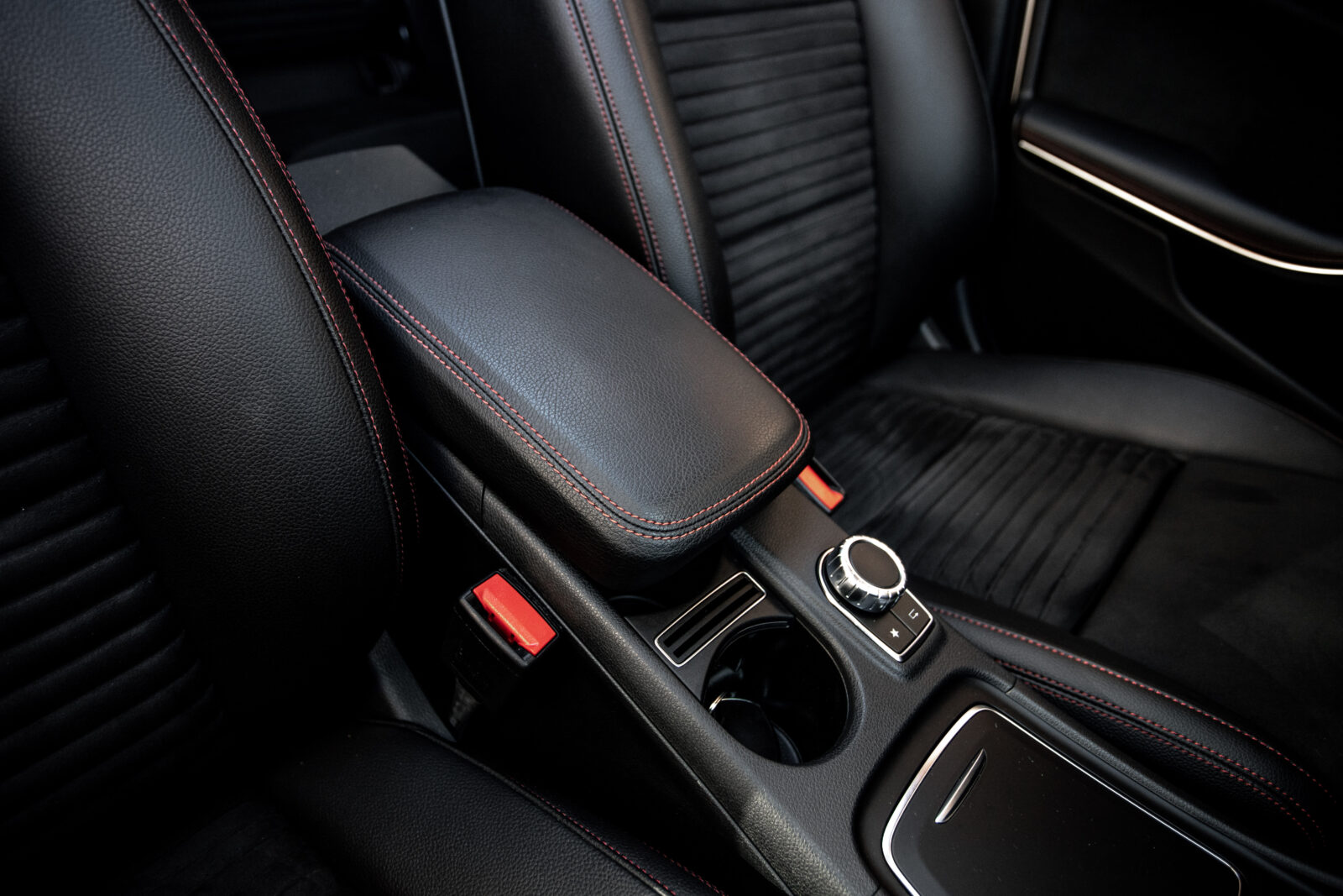 MERCEDES-BENZ A 200d AMG
