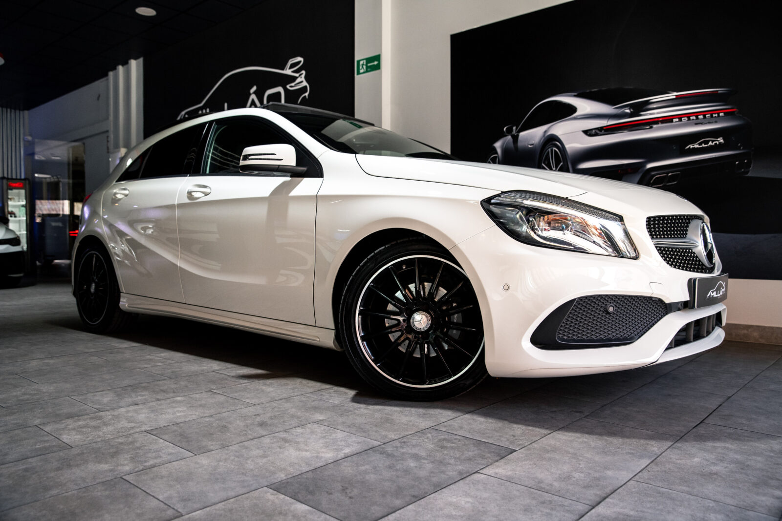 MERCEDES-BENZ A 200d AMG