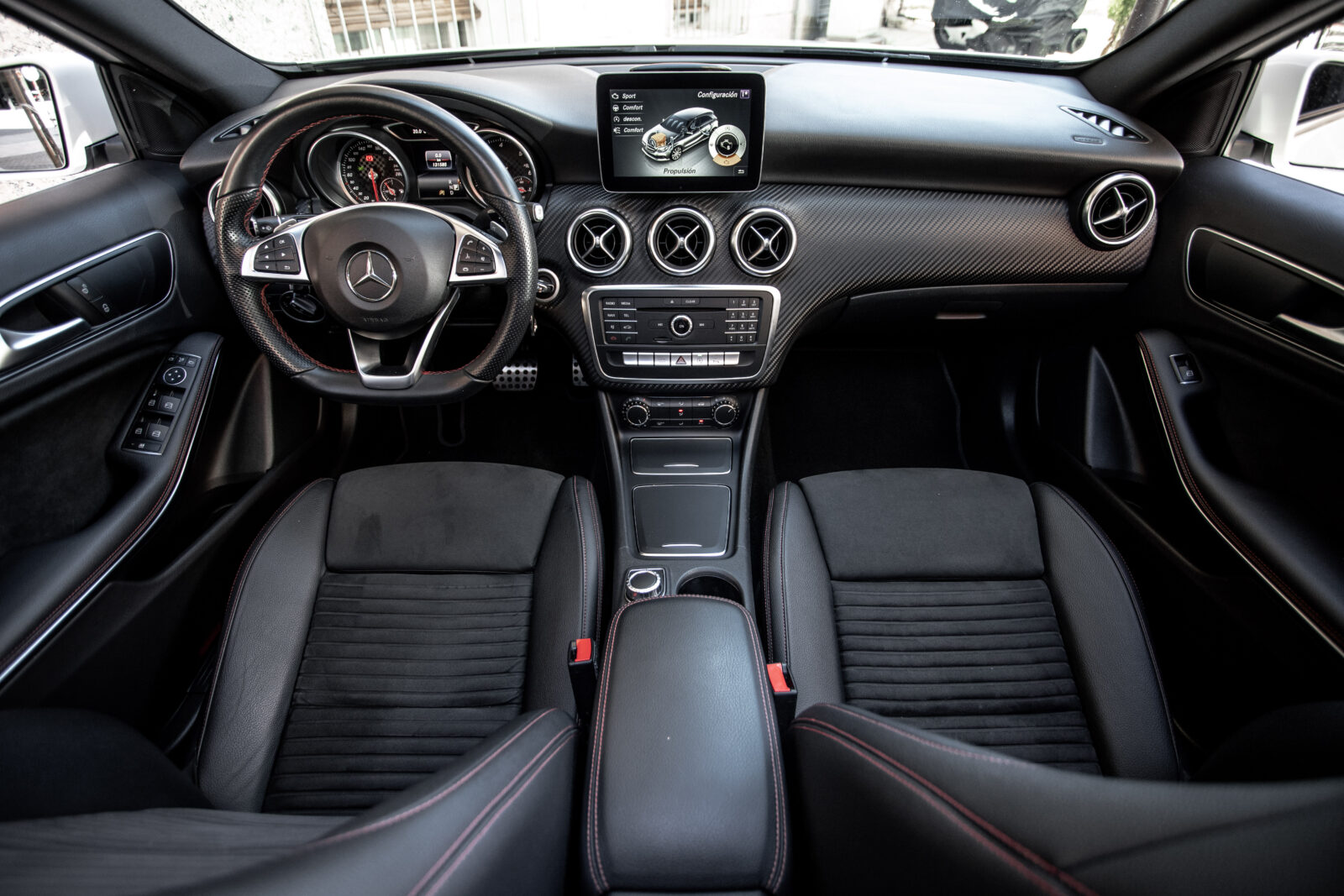 MERCEDES-BENZ A 200d AMG
