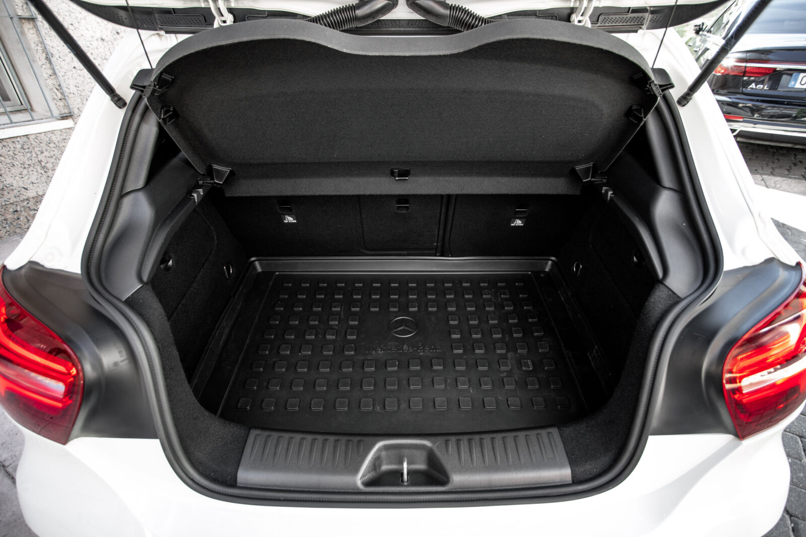MERCEDES-BENZ A 200d AMG