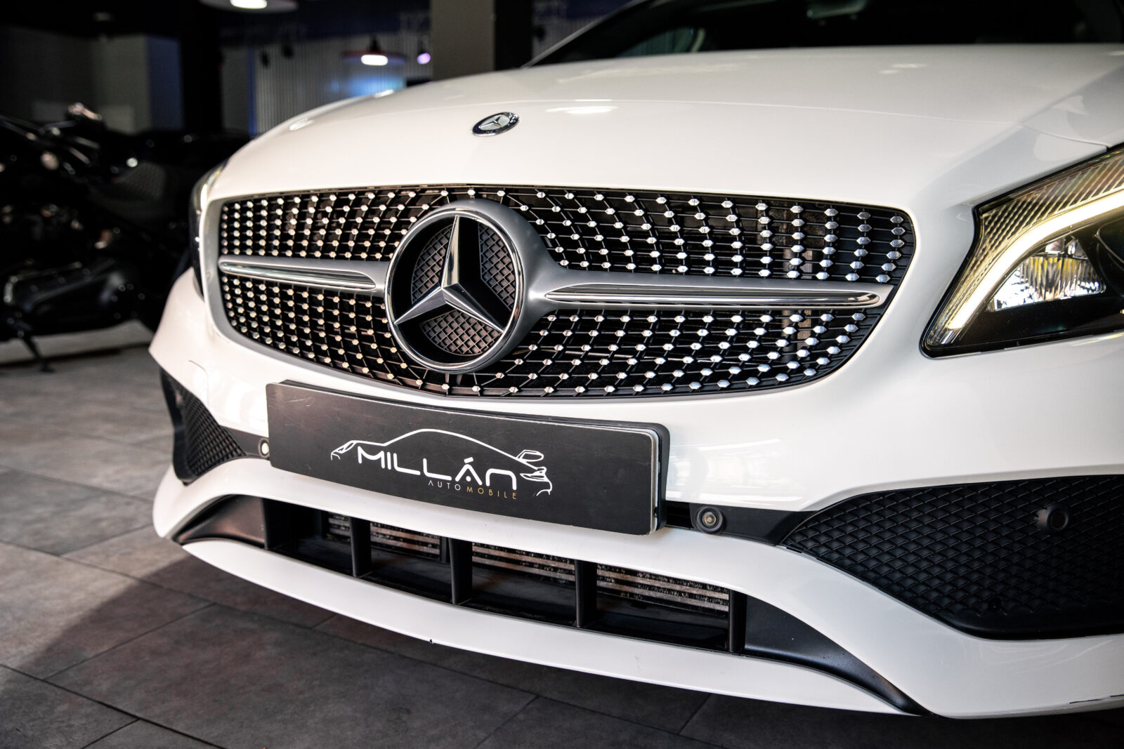 MERCEDES-BENZ A 200d AMG